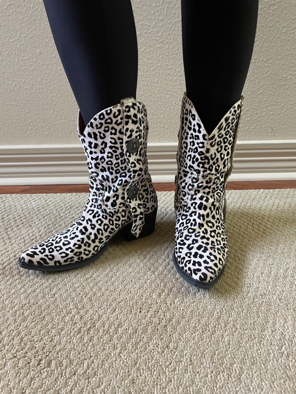 Sexy Dingo “Snow Leppard” Hair-on-Hide Cowboy Boots (8) - Picture 2 of 14
